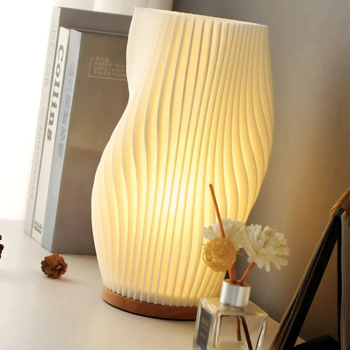 GlowCurve | Dimmable Table Lamp – USB-Powered Wave Design for Modern Spaces