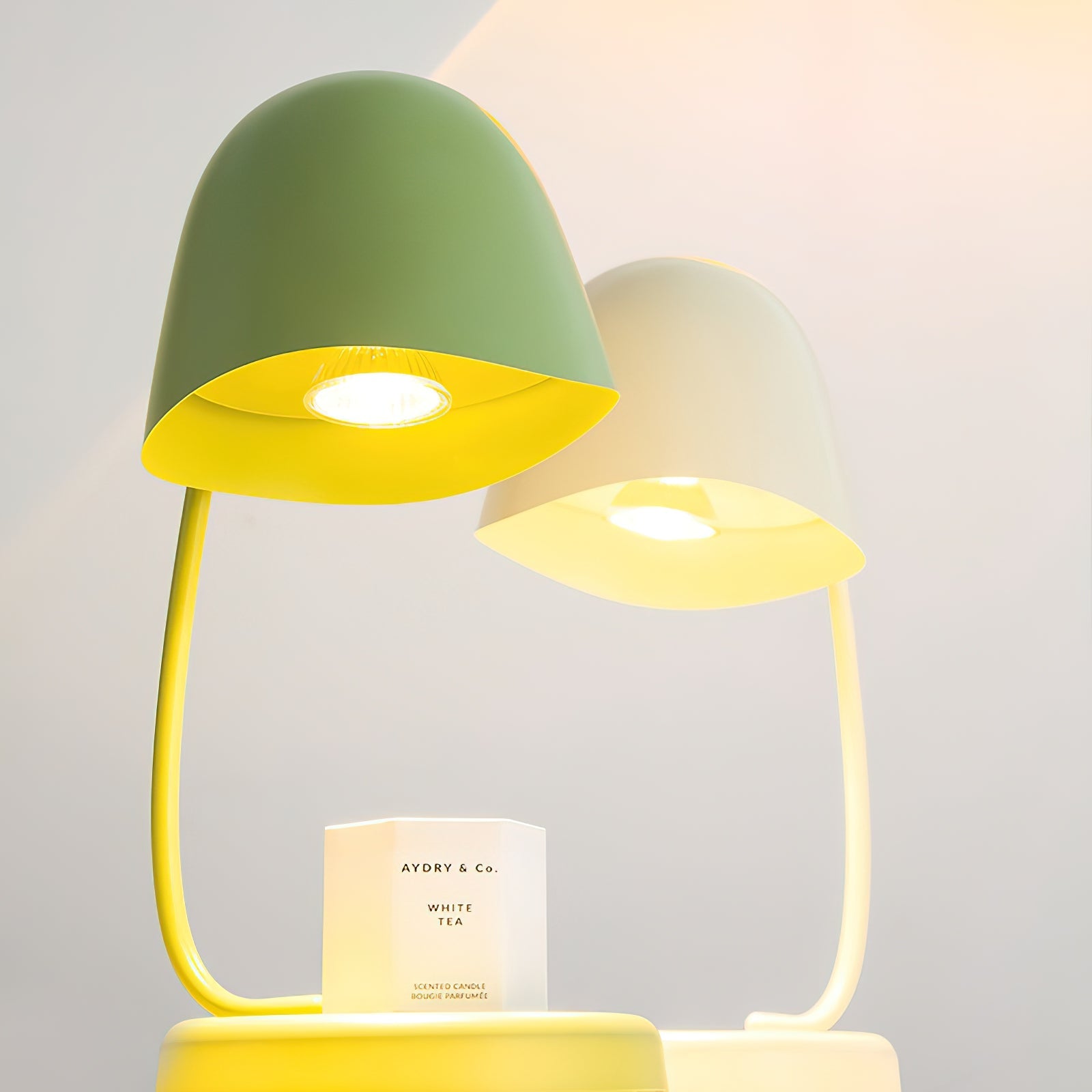 Elegant Eggshell Candle Warmer Lamp with Adjustable Neck for Scented Wax