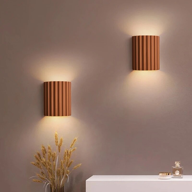 LumaEdge | Modern LED Wall Lamp – Artistic Design & Soft Warm Light