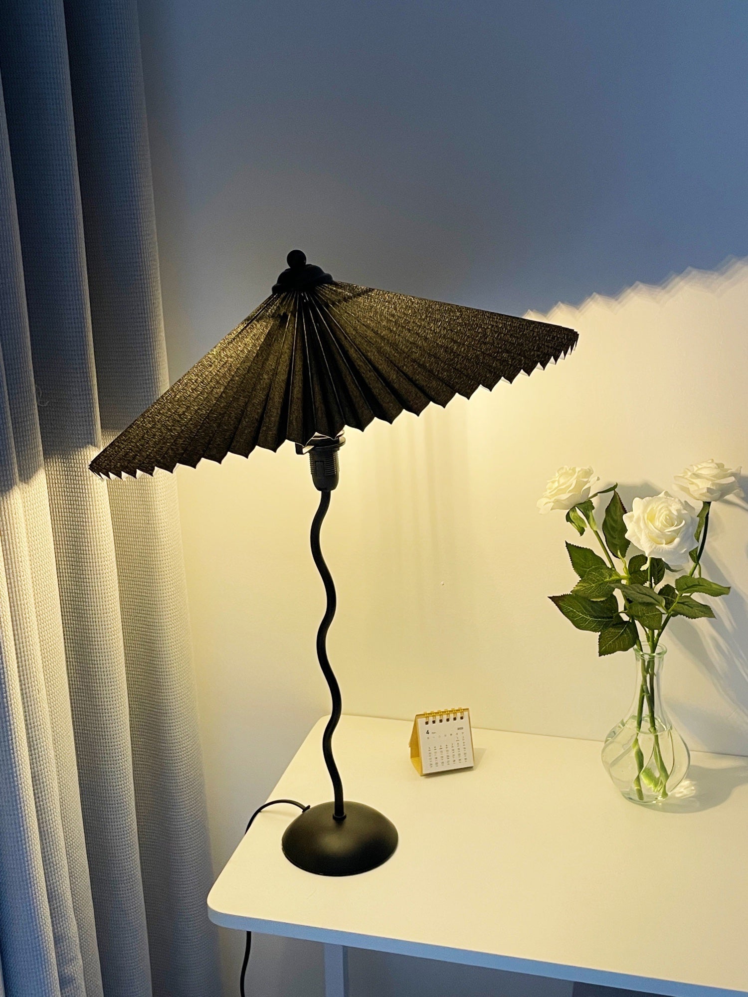 Nordic Style Squiggle Table Lamp - Elegant Curvy Design for Bedroom & Living Room