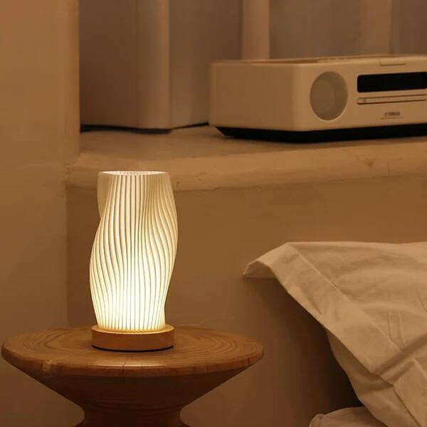 GlowCurve | Dimmable Table Lamp – USB-Powered Wave Design for Modern Spaces