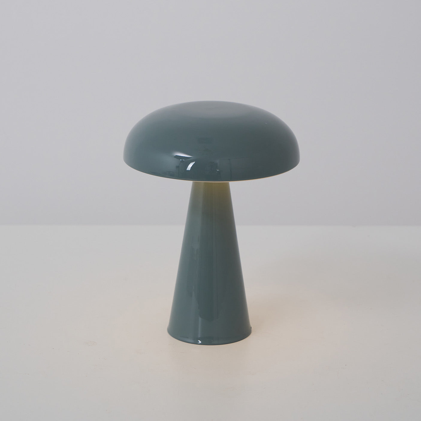 LightEdge | Table Lamp – Portable Light with USB Charging