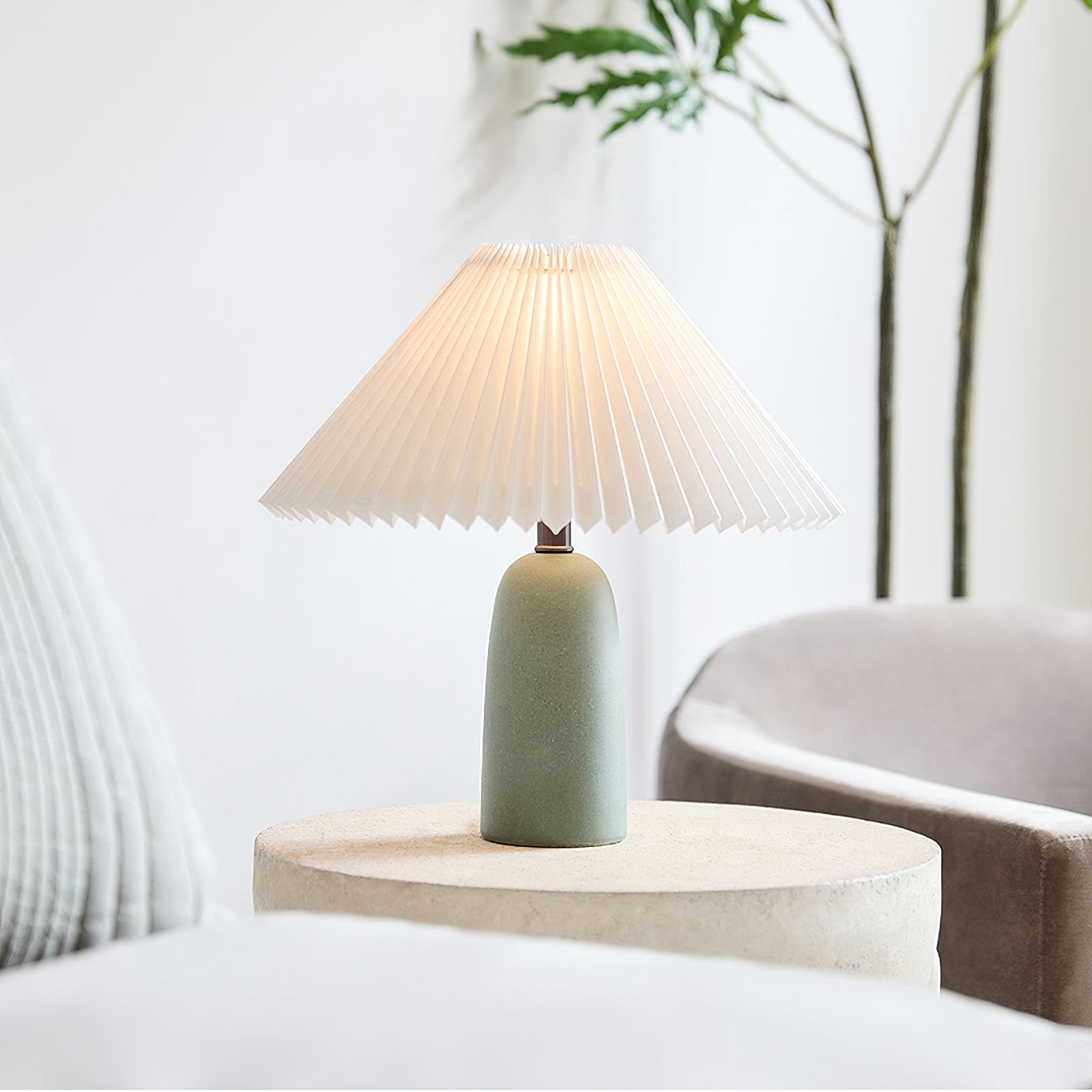 Elegant Ceramic Table Lamp - Stylish Pleated Shade for Bedside & Desk
