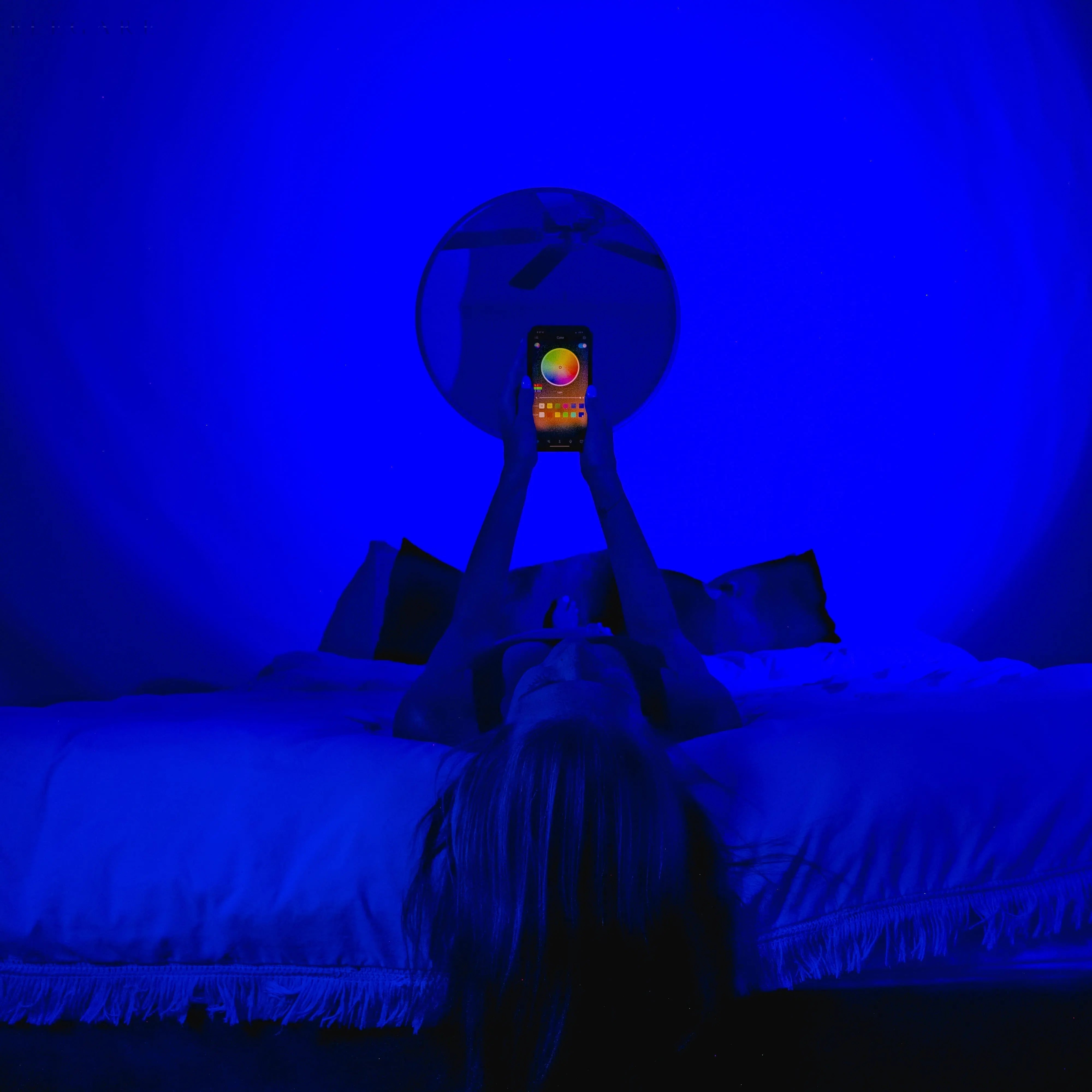 AuraBeam | LED Projection Lamp – Sunset Ambience with Remote Control