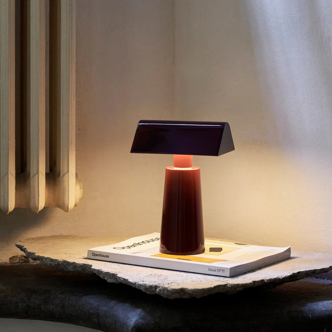 Modern Lacquered Steel Table Lamp with Three-Color LED & USB Port - Versatile Desk & Bedside Lamp