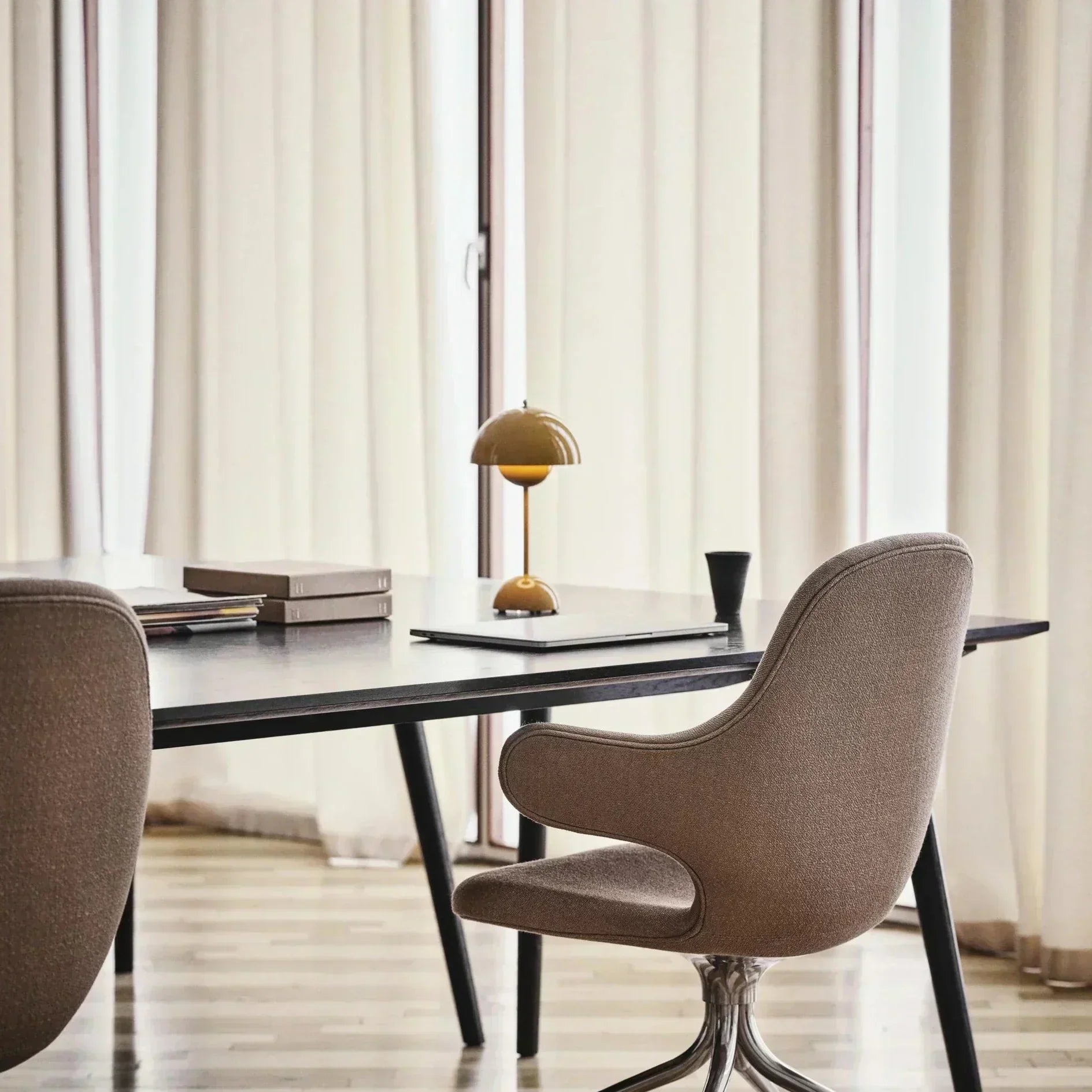 LumaBloom | LED Table Lamp – Dimmable Touch Control & Modern Design