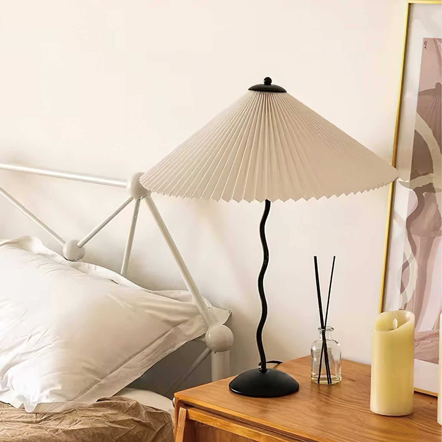 Nordic Style Squiggle Table Lamp - Elegant Curvy Design for Bedroom & Living Room